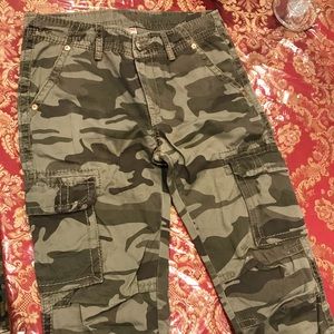 Men’s True Religion camouflage pants
